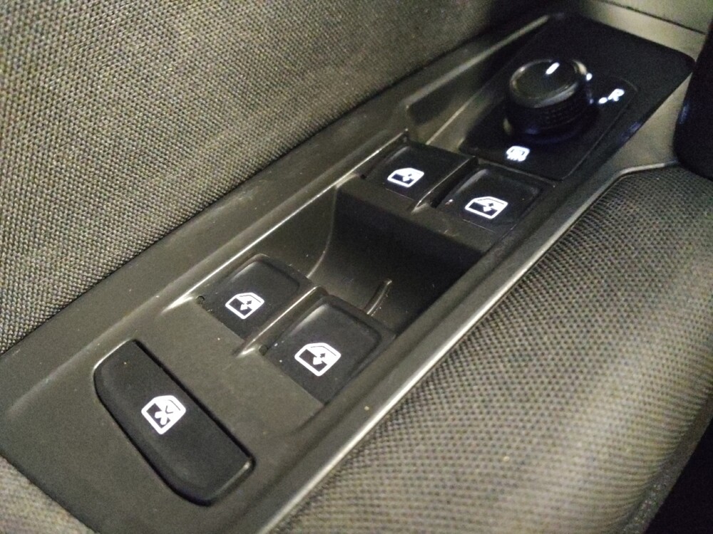 2019 Volkswagen Tiguan in Glendale, AZ 85301 - 18138562 27
