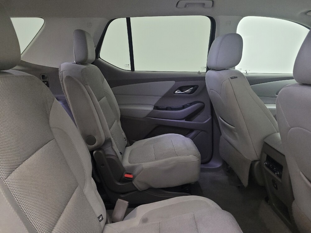 2018 Chevrolet Traverse in Cincinnati, OH 45255 - 18138656 19