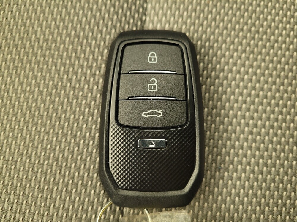 2018 Chevrolet Traverse in Cincinnati, OH 45255 - 18138656 32