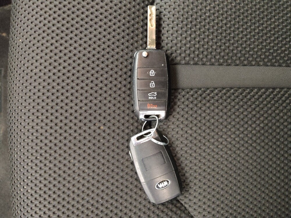 2019 Kia Optima in St. Louis, MO 63136 - 18138681 32