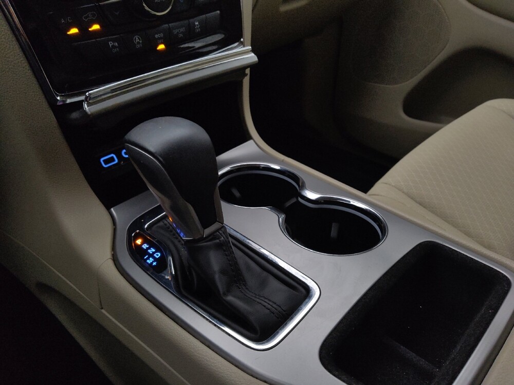2022 Jeep Grand Cherokee in St. Louis, MO 63136 - 18138682 26