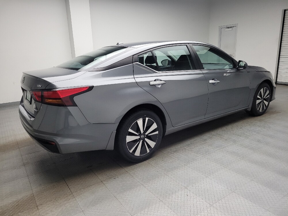 2021 Nissan Altima in Eastpointe, MI 48021 - 18138691 10