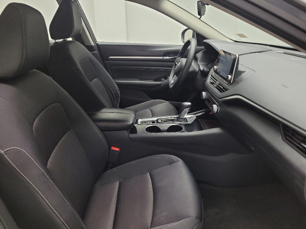 2021 Nissan Altima in Eastpointe, MI 48021 - 18138691 21
