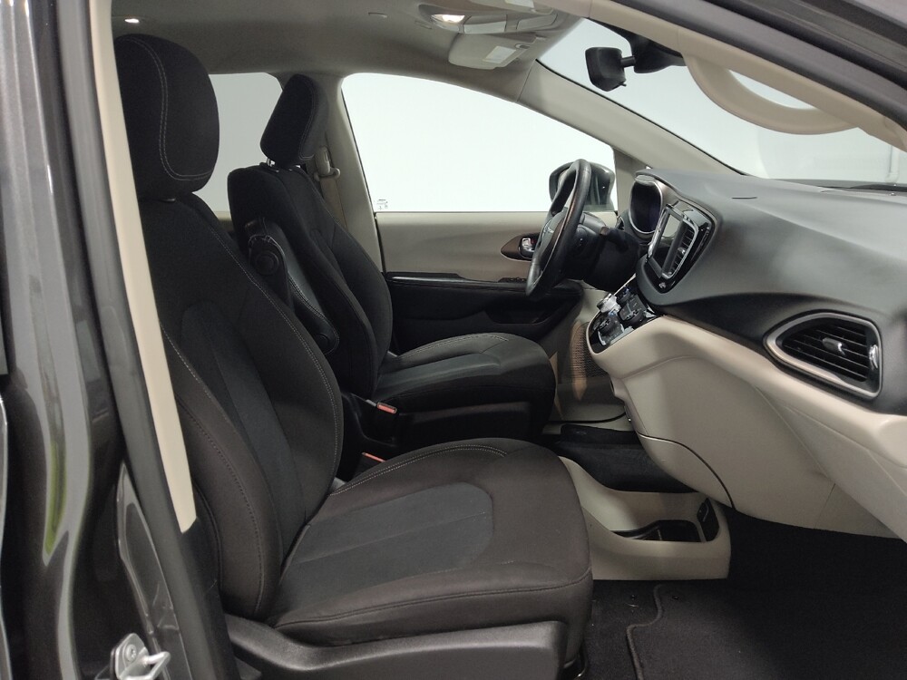 2021 Chrysler Voyager in Columbus, OH 43231 - 18138737 21