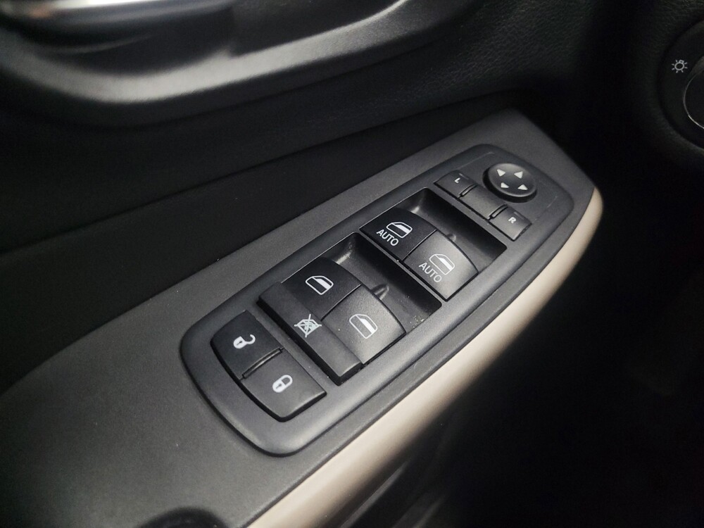 2018 Jeep Cherokee in Indianapolis, IN 46219 - 18138749 27