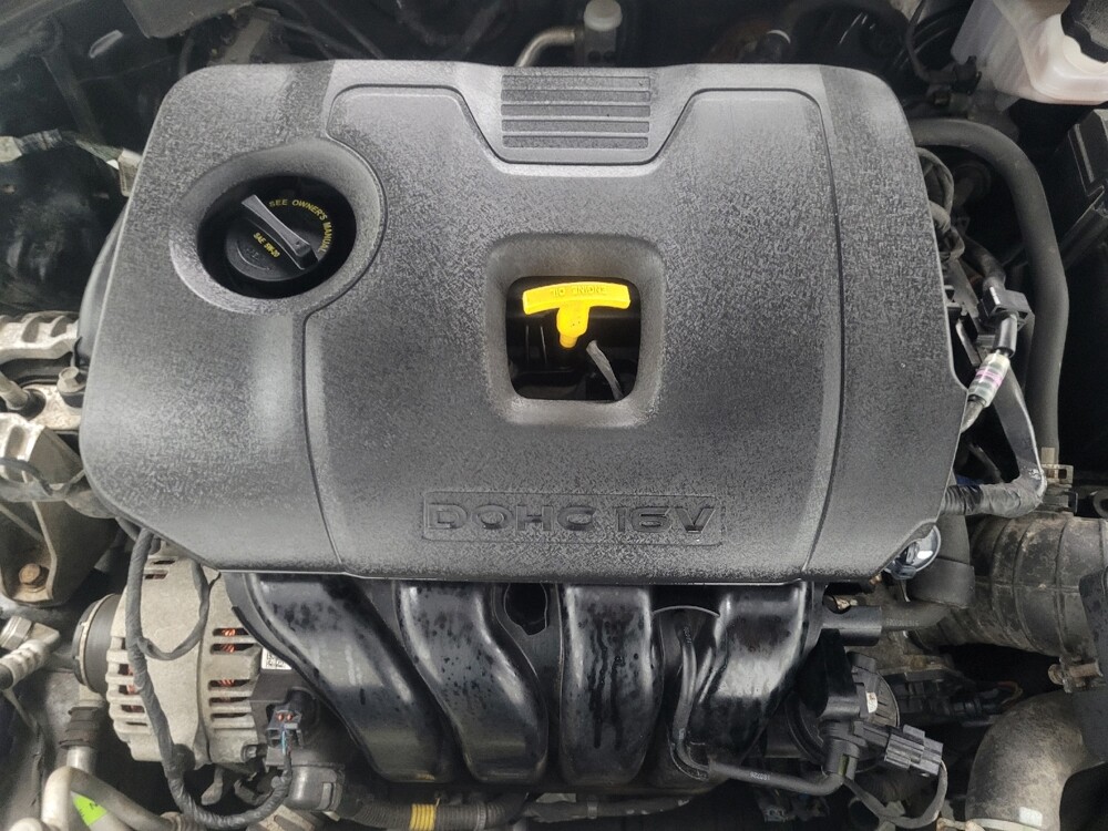 2019 Hyundai Elantra in Indianapolis, IN 46222 - 18138838 30