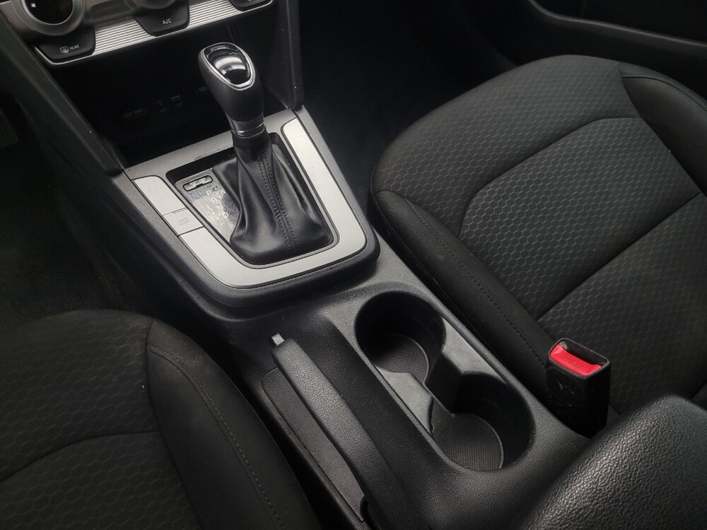 2019 Hyundai Elantra in Indianapolis, IN 46222 - 18138838 26