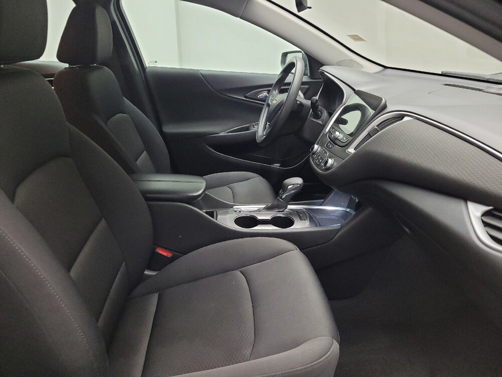2022 Chevrolet Malibu in Eastpointe, MI 48021 - 18138888 21