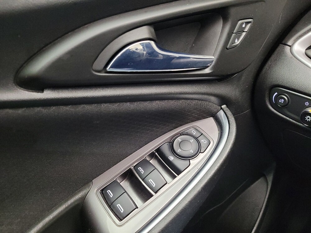 2022 Chevrolet Malibu in Eastpointe, MI 48021 - 18138888 27