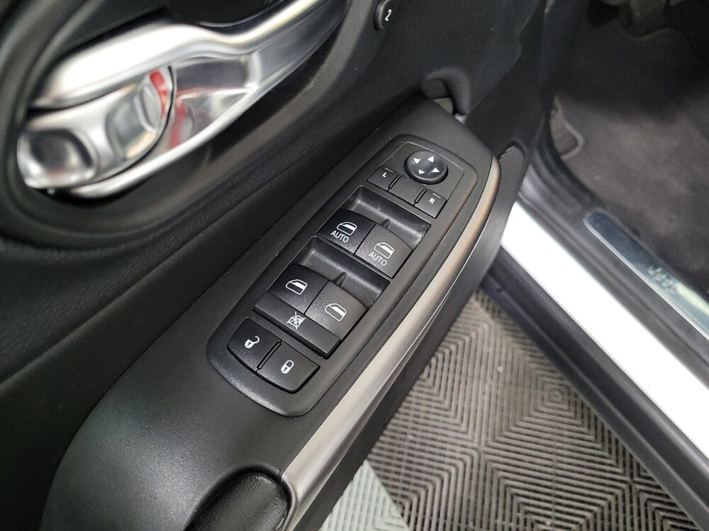 2019 Jeep Cherokee in Allentown, PA 18103 - 18138891 27