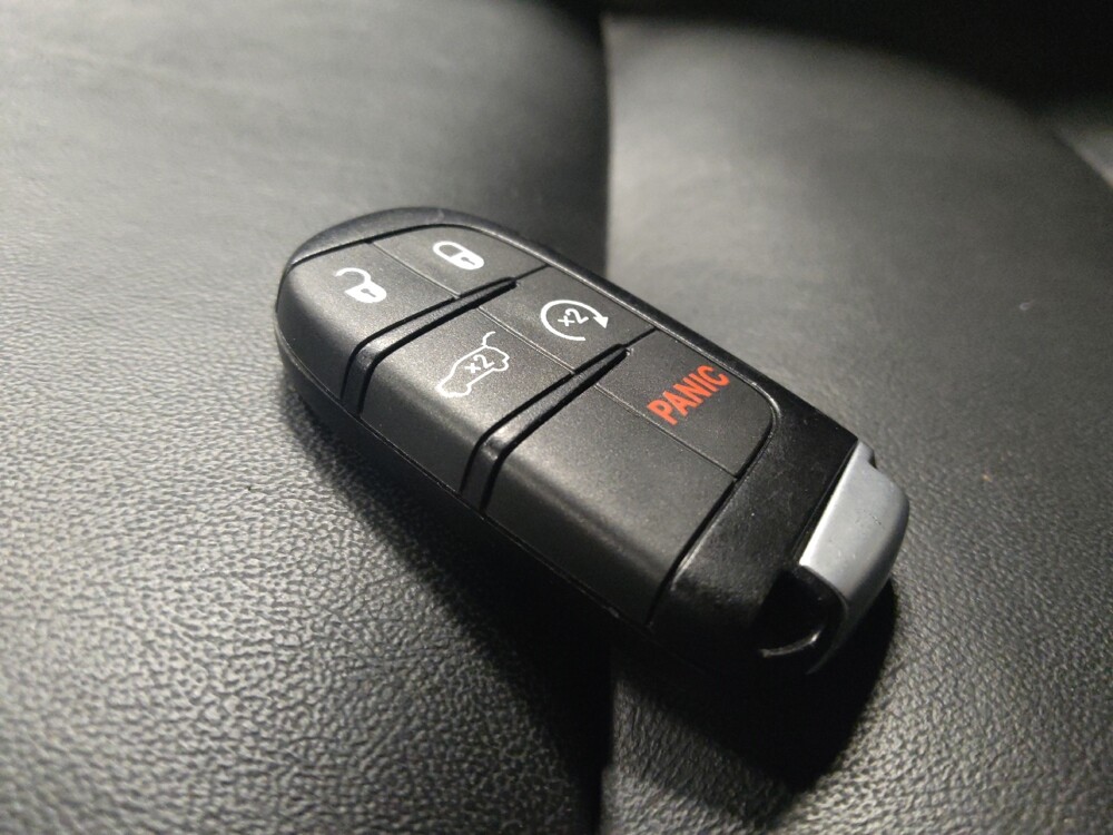 2019 Jeep Grand Cherokee in Phoenix, AZ 85015 - 18138915 32