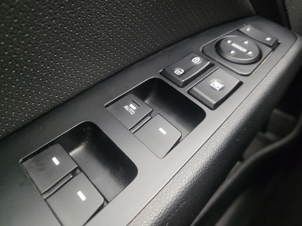2019 Hyundai Elantra in Indianapolis, IN 46222 - 18138939 27