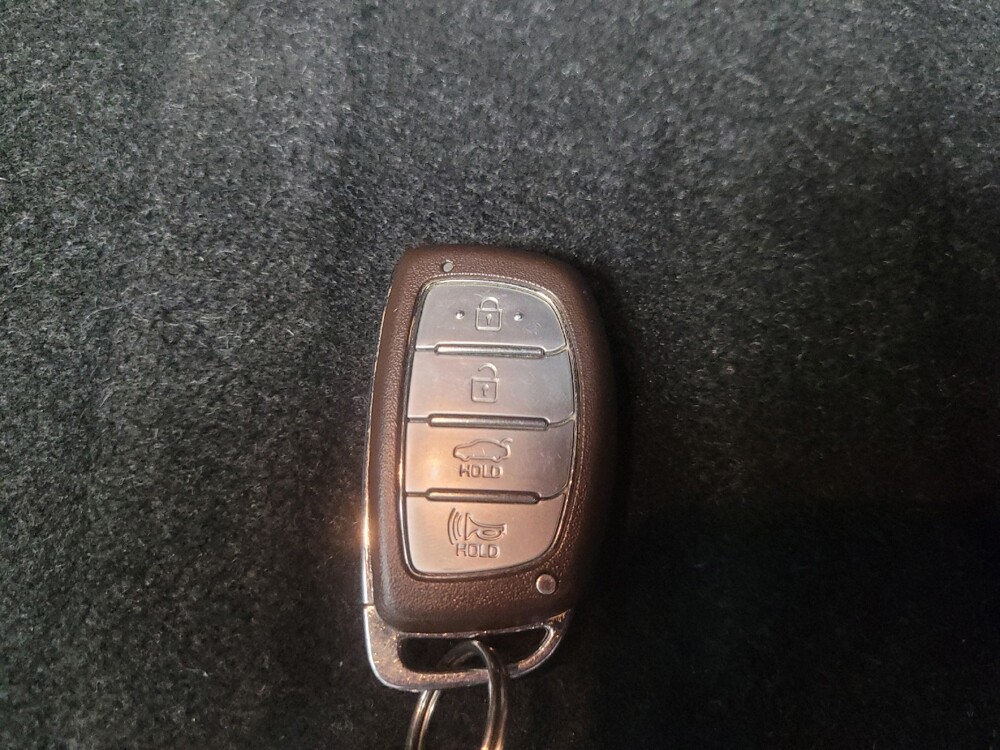 2019 Hyundai Elantra in Indianapolis, IN 46222 - 18138939 32