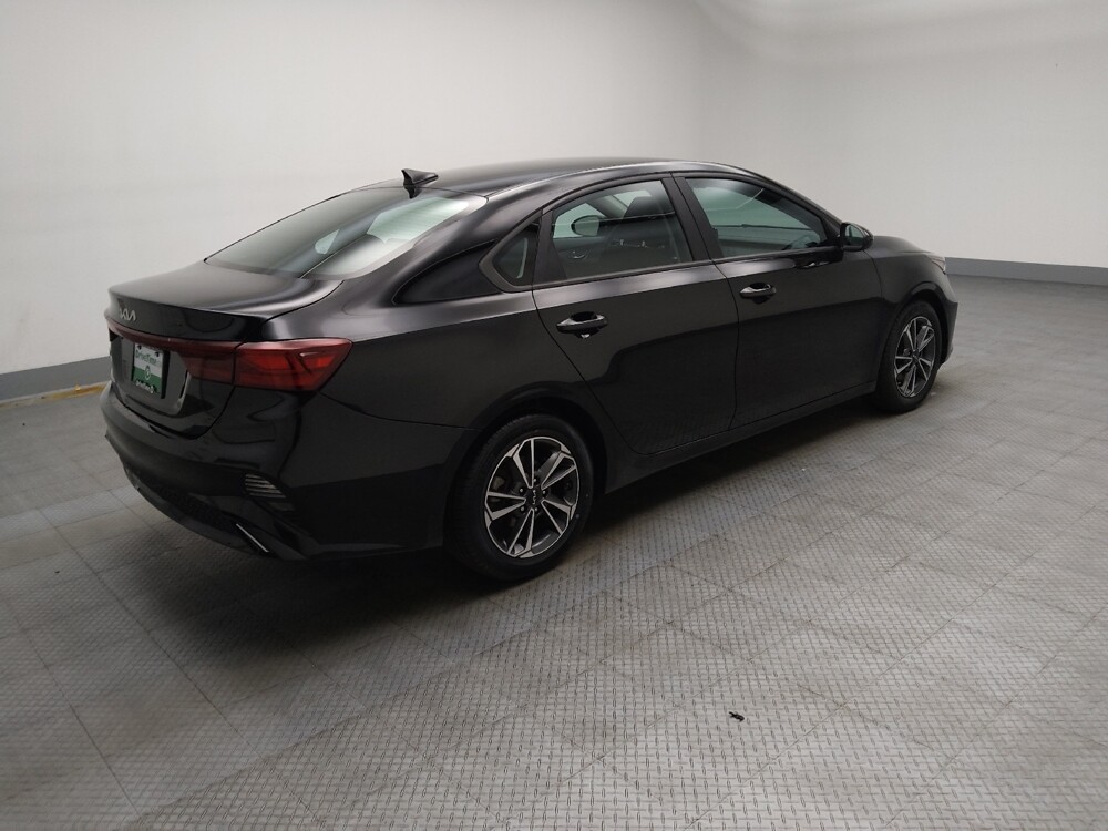 2023 Kia Forte in Lombard, IL 60148 - 18138958 10