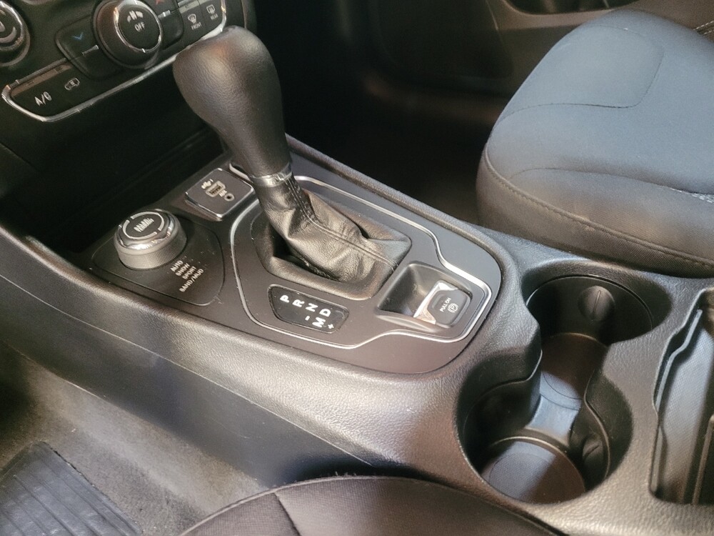 2020 Jeep Cherokee in Downey, CA 90241 - 18138973 26
