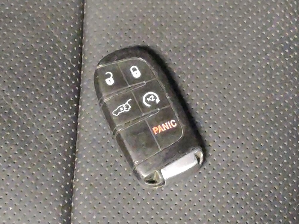2019 Jeep Grand Cherokee in Mesa, AZ 85210 - 18138996 32