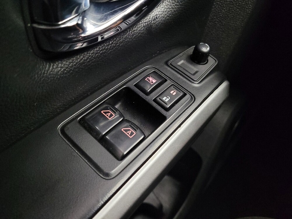 2017 Nissan Titan in Fairfield, OH 45014 - 18139002 27