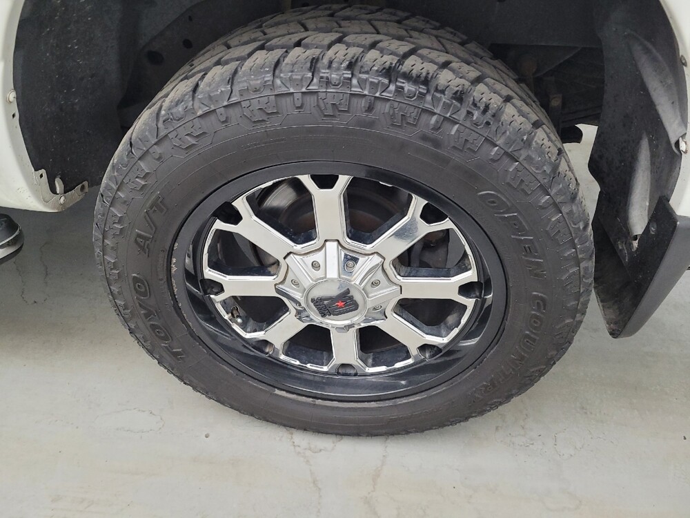 2017 Nissan Titan in Fairfield, OH 45014 - 18139002 31