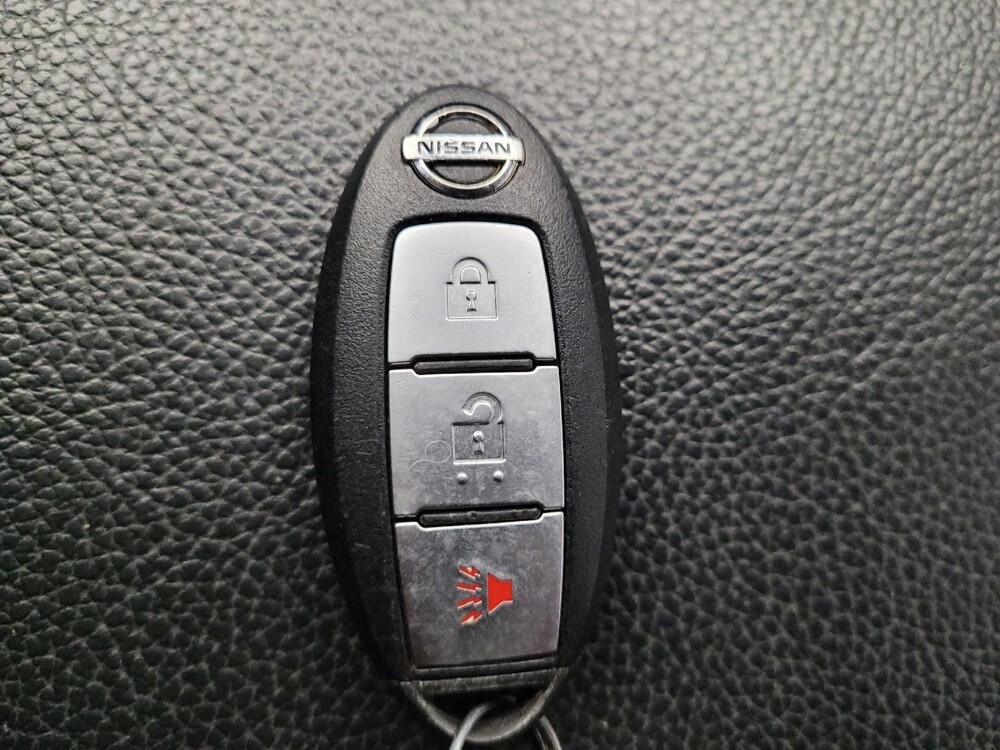 2017 Nissan Titan in Fairfield, OH 45014 - 18139002 32
