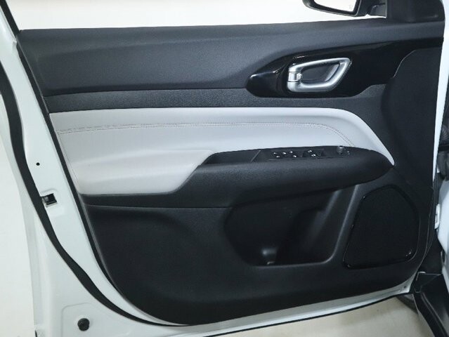 2023 Jeep Compass in Bedford, OH 44146 - 18139046 15