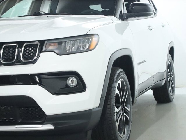 2023 Jeep Compass in Bedford, OH 44146 - 18139046 4