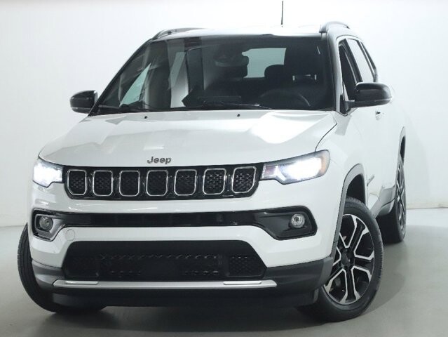 2023 Jeep Compass in Bedford, OH 44146 - 18139046 3