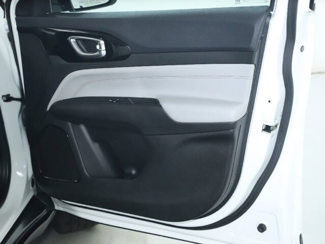 2023 Jeep Compass in Bedford, OH 44146 - 18139046 33