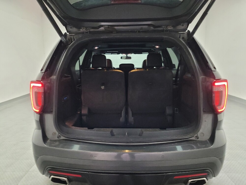 2017 Ford Explorer in Fresno, CA 93726 - 18139080 29