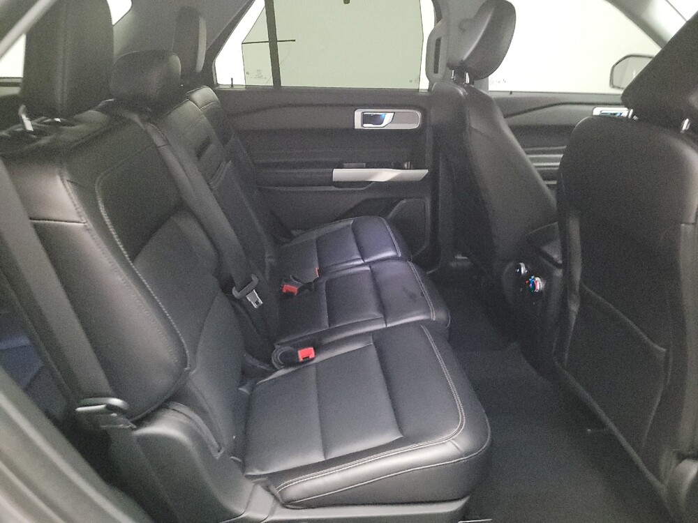 2022 Ford Explorer in Fresno, CA 93726 - 18139081 19