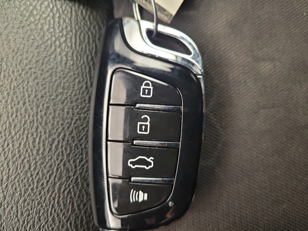 2019 Jeep Compass in Louisville, KY 40258 - 18139083 32