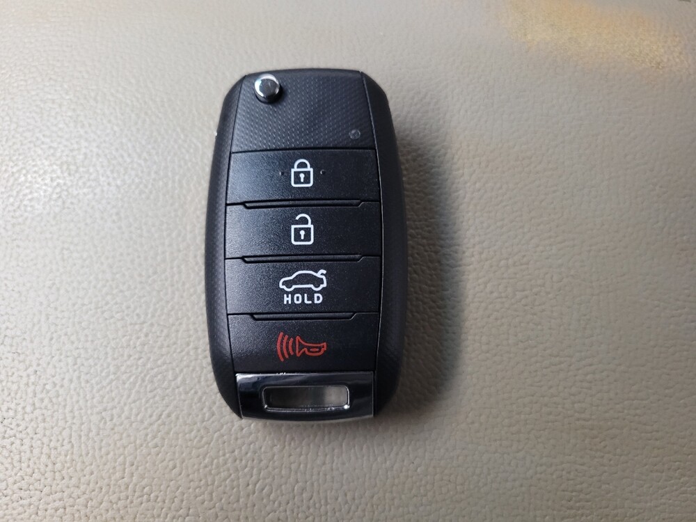2018 Kia Optima in Memphis, TN 38115 - 18139138 32