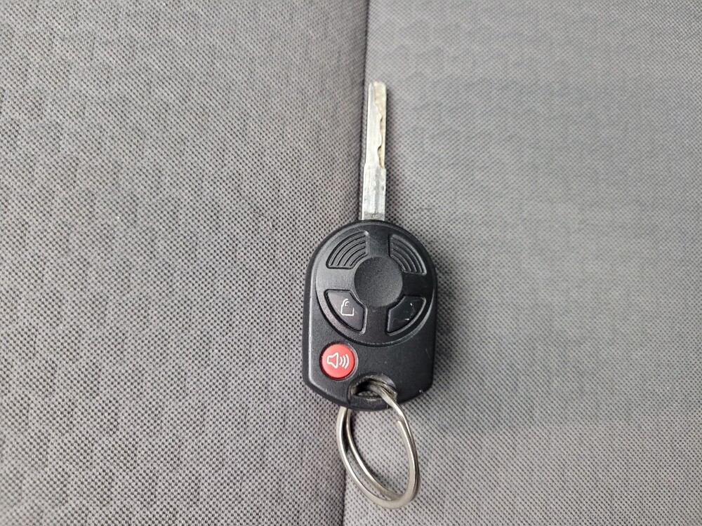 2017 Ford Escape in Maple Heights, OH 44137 - 18139176 32