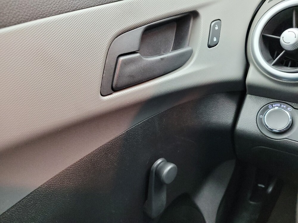 2019 Chevrolet Sonic in Maple Heights, OH 44137 - 18139177 27