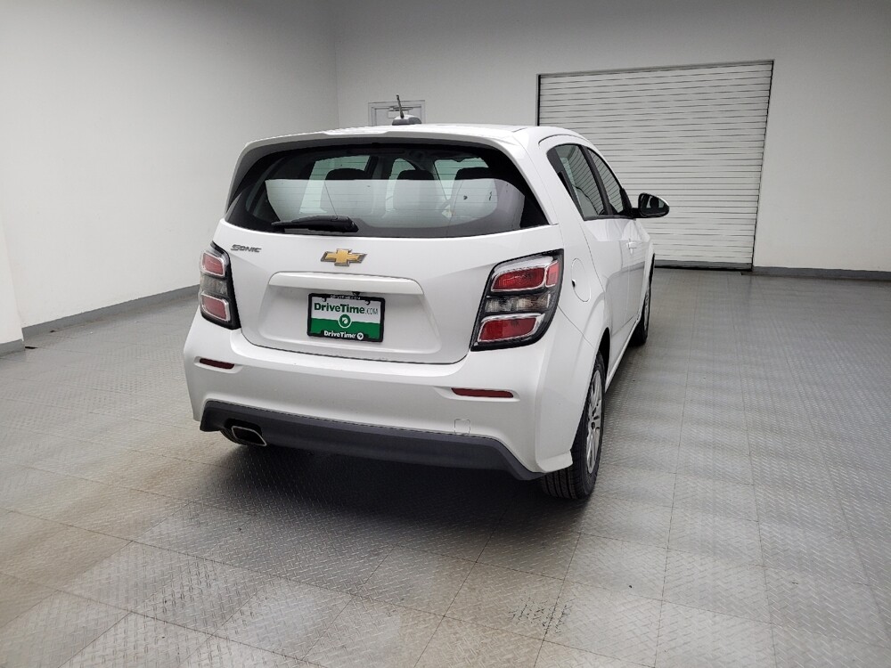 2019 Chevrolet Sonic in Maple Heights, OH 44137 - 18139177 7