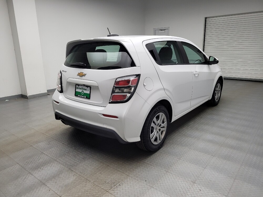 2019 Chevrolet Sonic in Maple Heights, OH 44137 - 18139177 9
