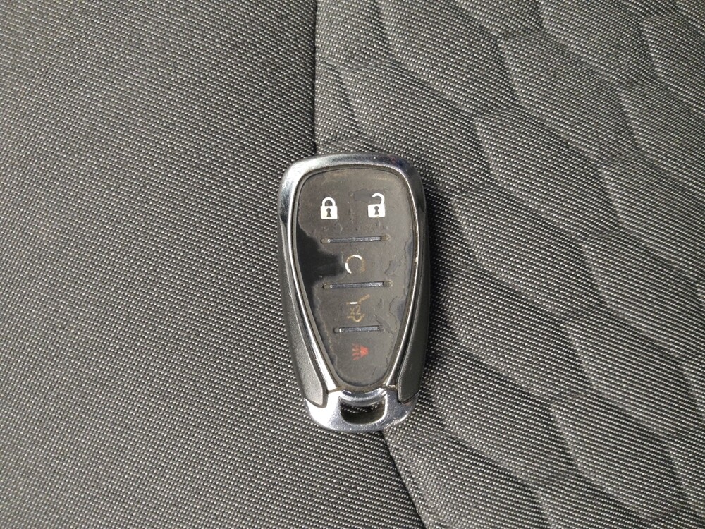 2019 Chevrolet Equinox in Maple Heights, OH 44137 - 18139180 32
