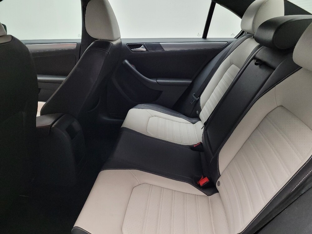 2016 Volkswagen Jetta in Fresno, CA 93726 - 18139185 18