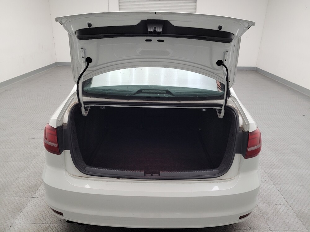 2016 Volkswagen Jetta in Fresno, CA 93726 - 18139185 29