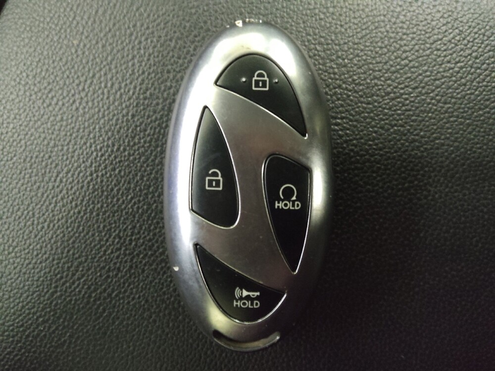 2025 Hyundai Elantra in Charlotte, NC 28273 - 18139219 32