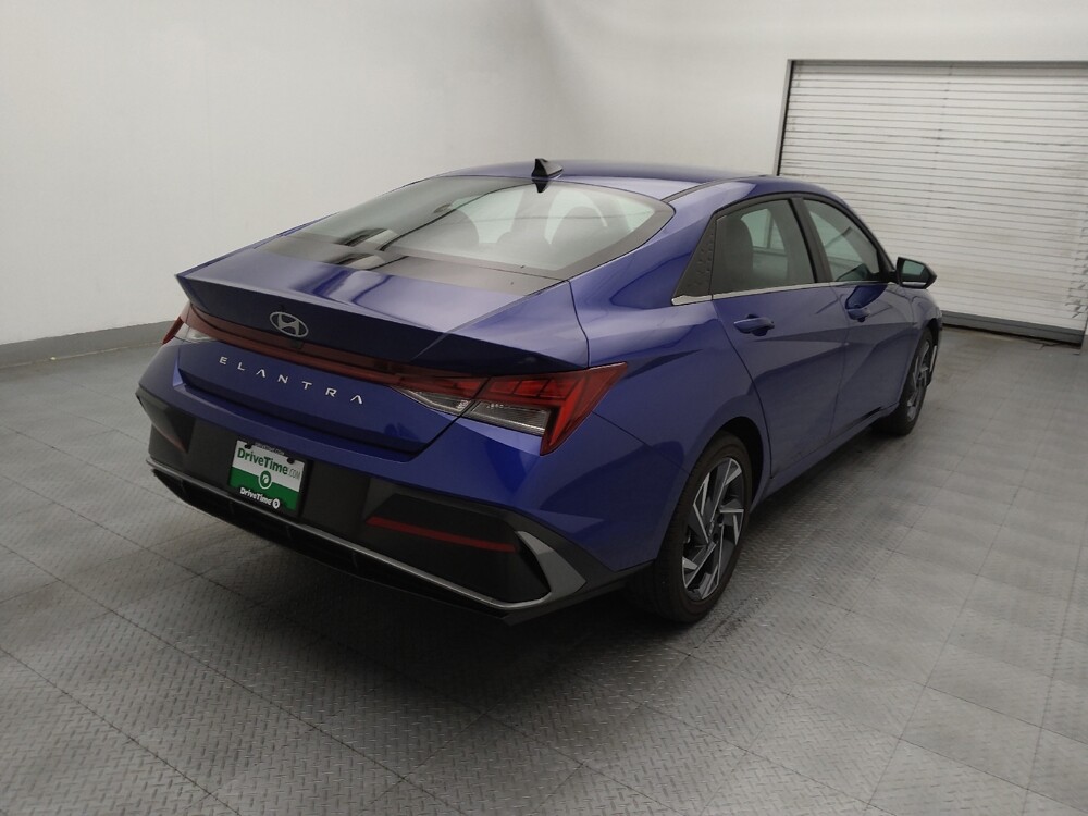2025 Hyundai Elantra in Charlotte, NC 28273 - 18139219 9