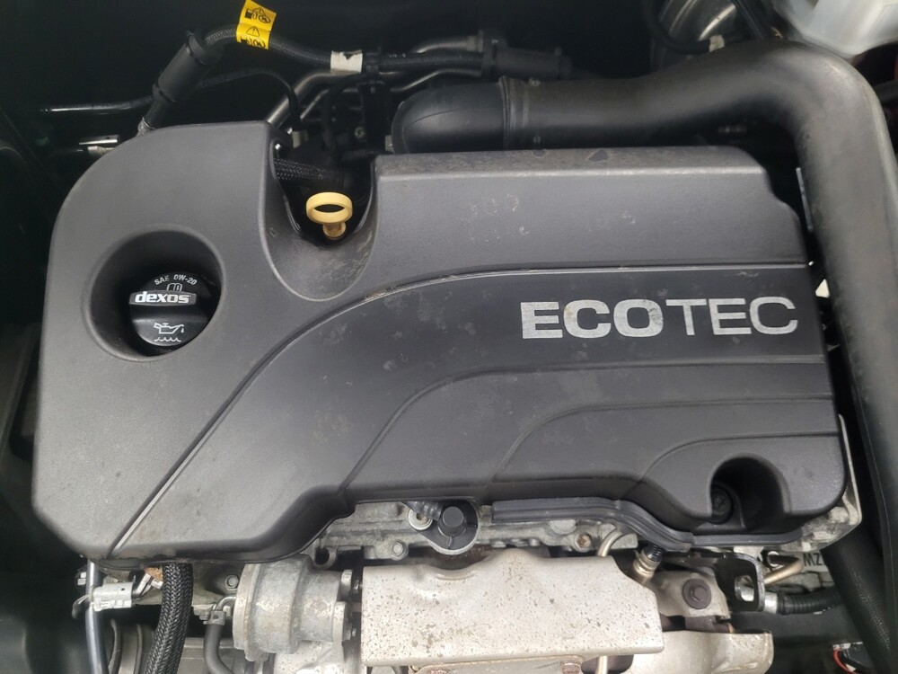 2018 Chevrolet Equinox in Indianapolis, IN 46219 - 18139246 30