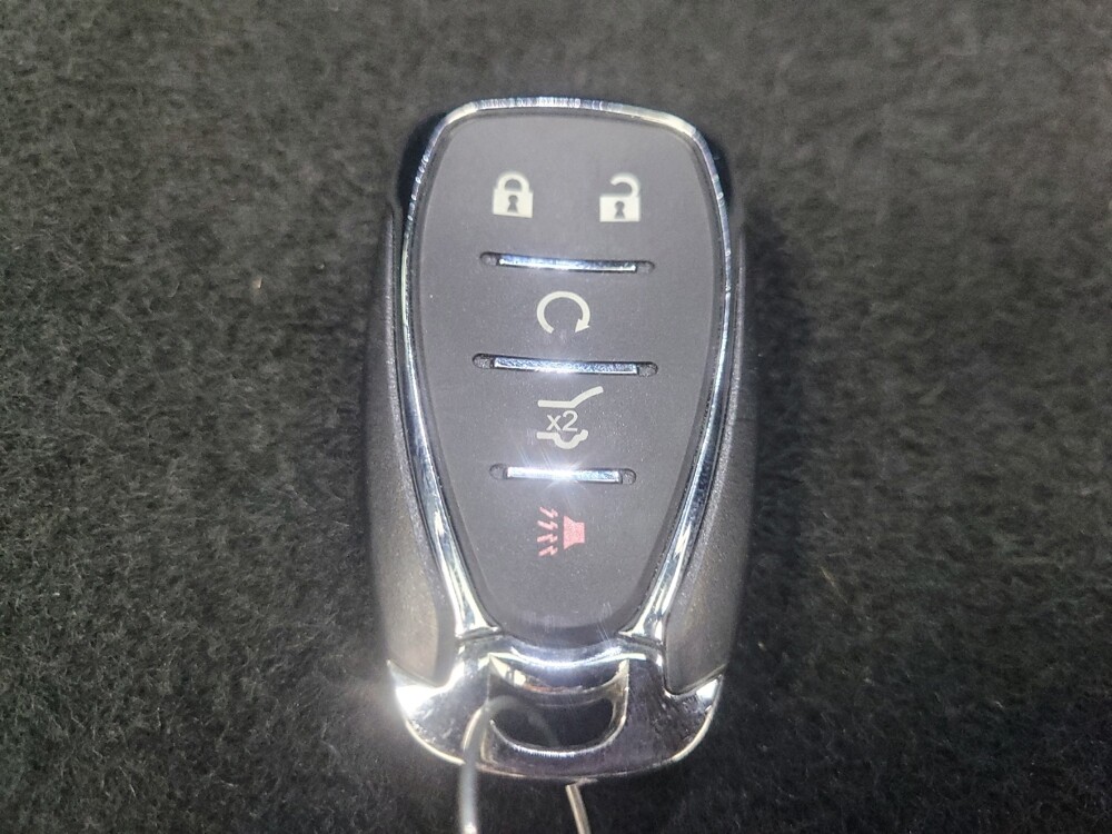 2018 Chevrolet Equinox in Indianapolis, IN 46219 - 18139246 32