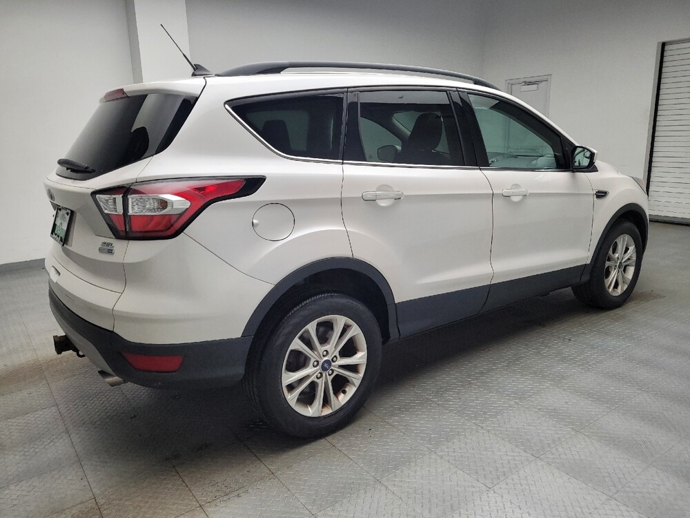 2018 Ford Escape in Maple Heights, OH 44137 - 18139275 10