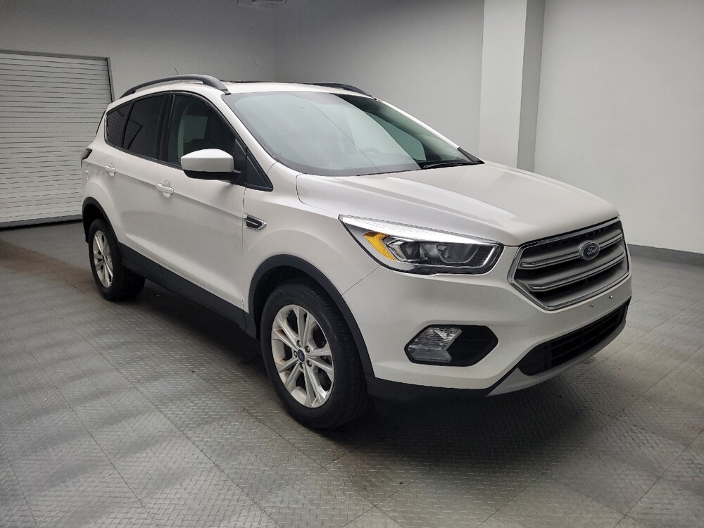 2018 Ford Escape in Maple Heights, OH 44137 - 18139275 13