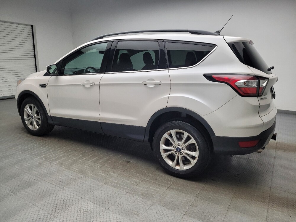 2018 Ford Escape in Maple Heights, OH 44137 - 18139275 3