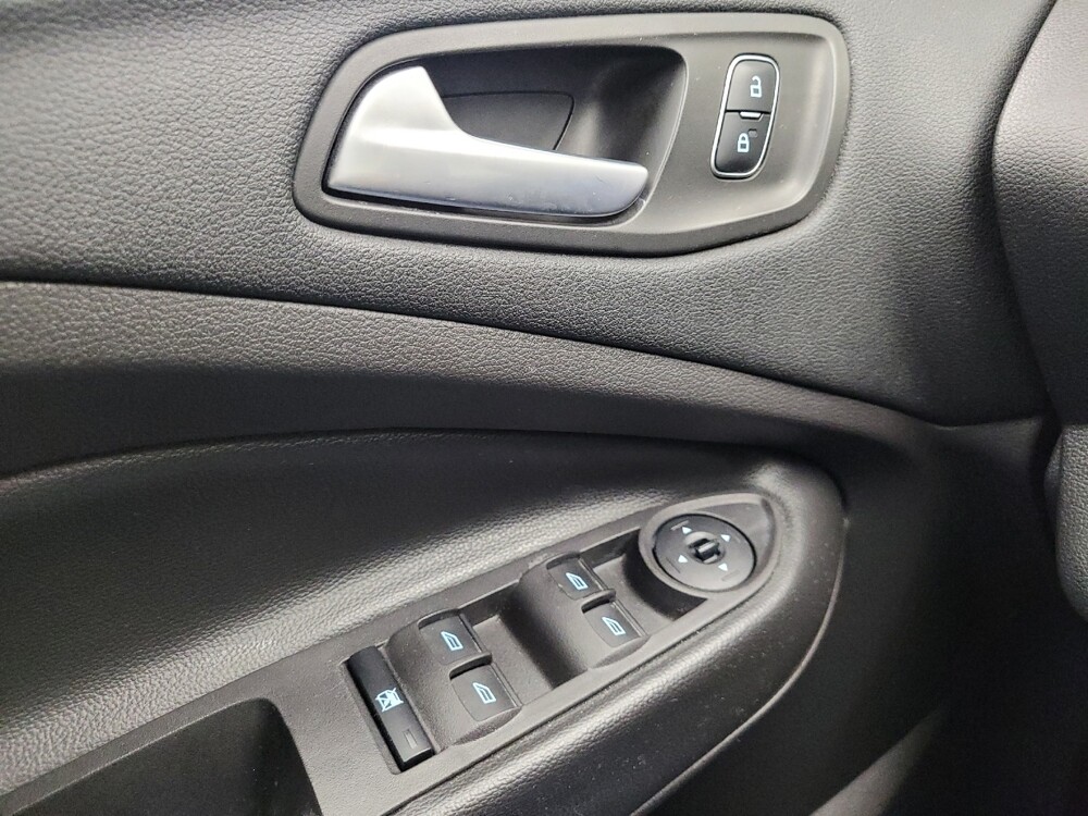 2018 Ford Escape in Maple Heights, OH 44137 - 18139275 27