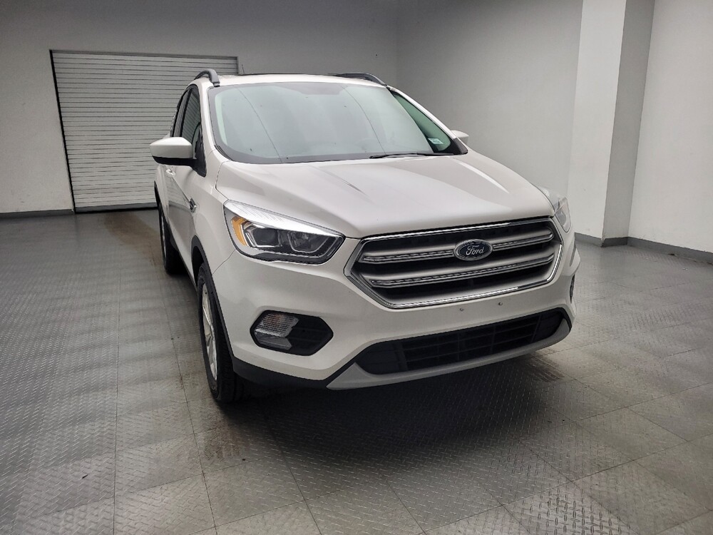 2018 Ford Escape in Maple Heights, OH 44137 - 18139275 14
