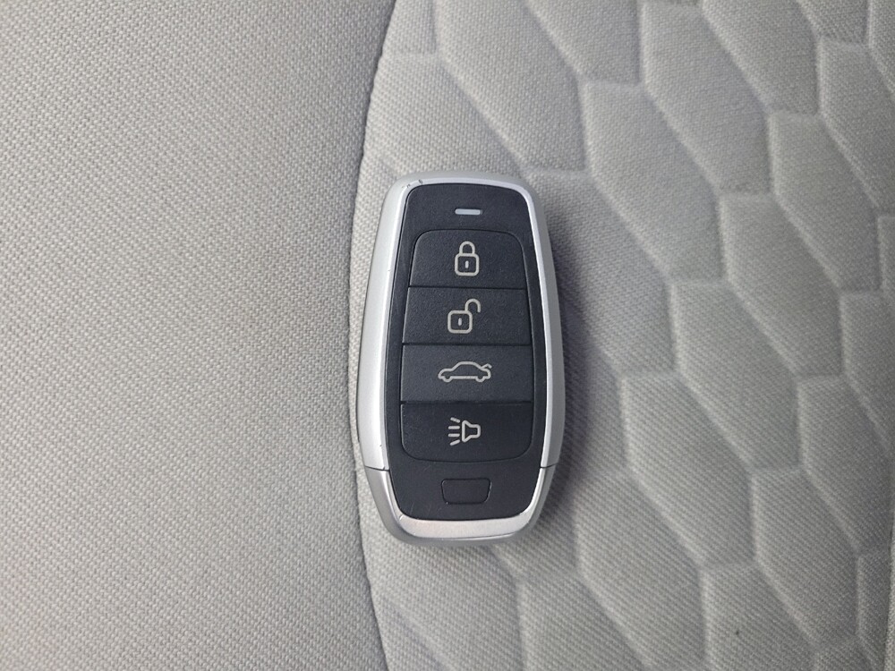 2020 Chevrolet Equinox in Maple Heights, OH 44137 - 18139281 32