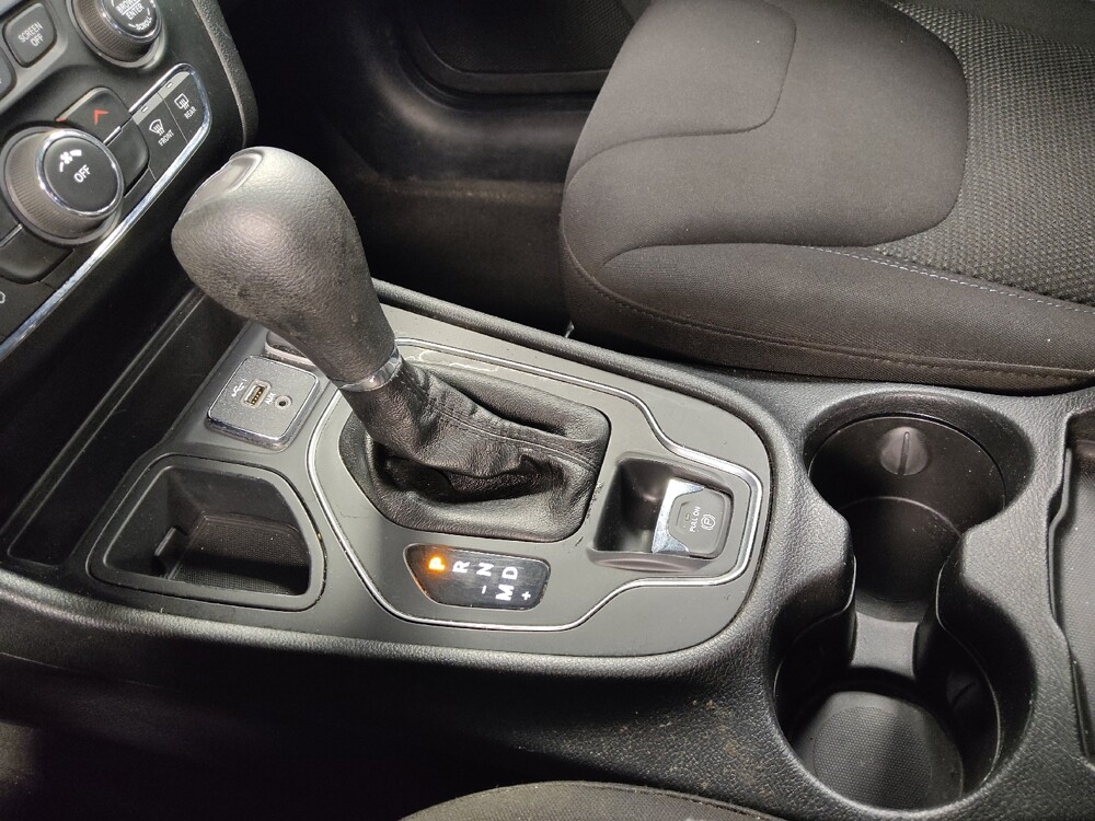 2020 Jeep Cherokee in Houston, TX 77060 - 18139300 26