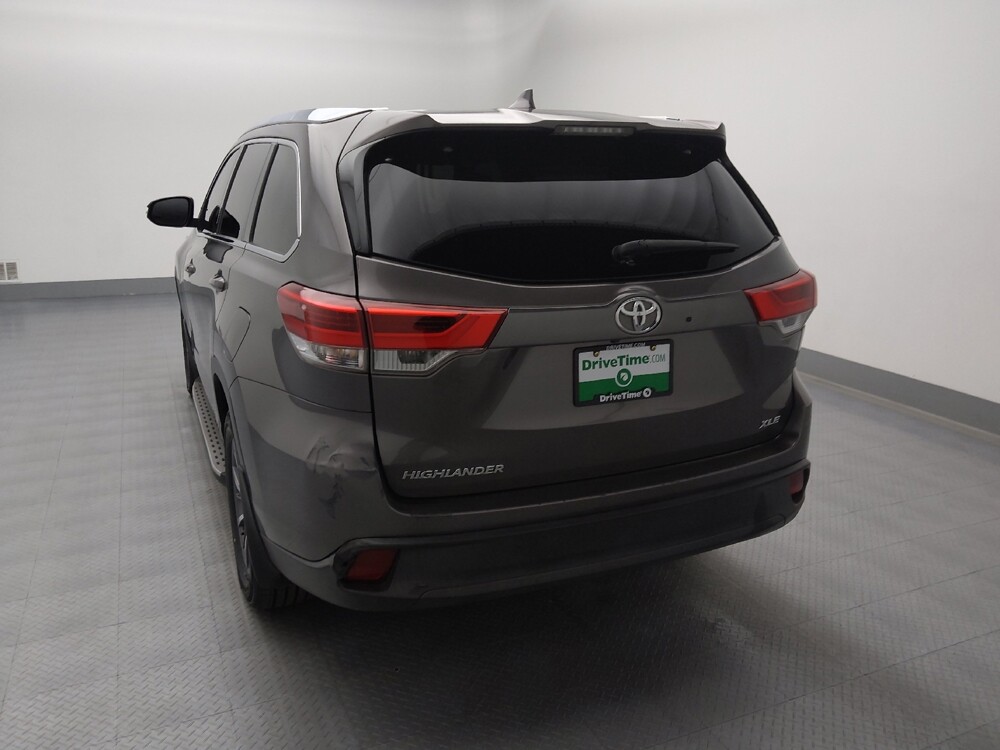 2019 Toyota Highlander in St. Louis, MO 63136 - 18139321 6